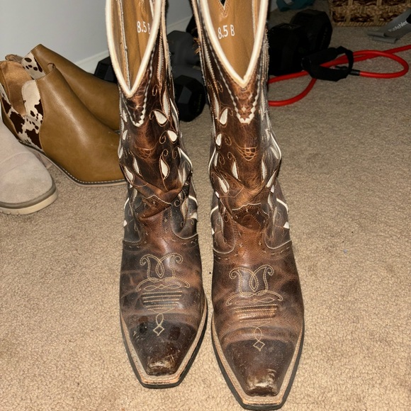 Ariat cowgirl boots - Picture 2 of 4